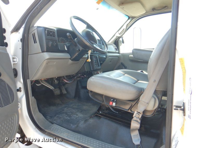 image for item HX9208 2006 Ford F750 Super Duty XL  bucket truck