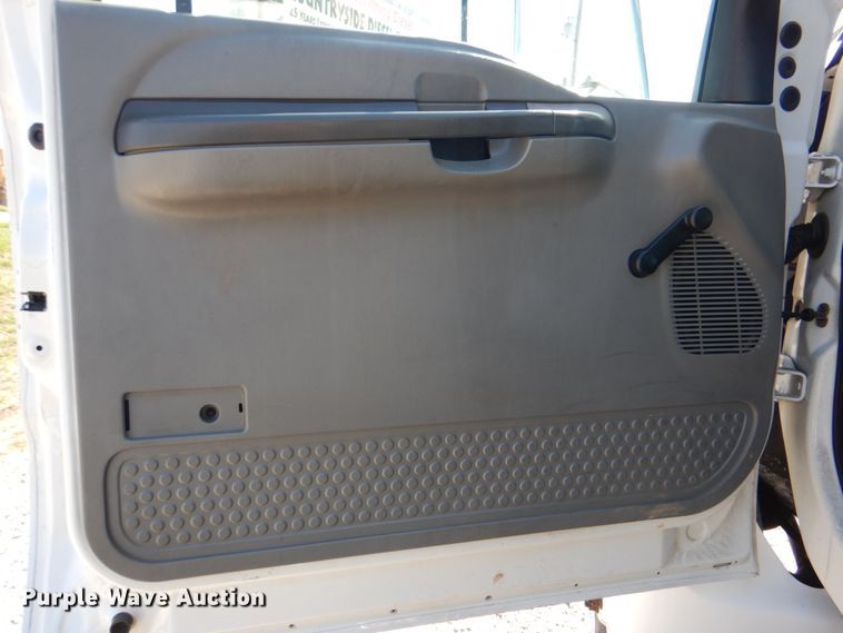 image for item HX9208 2006 Ford F750 Super Duty XL  bucket truck