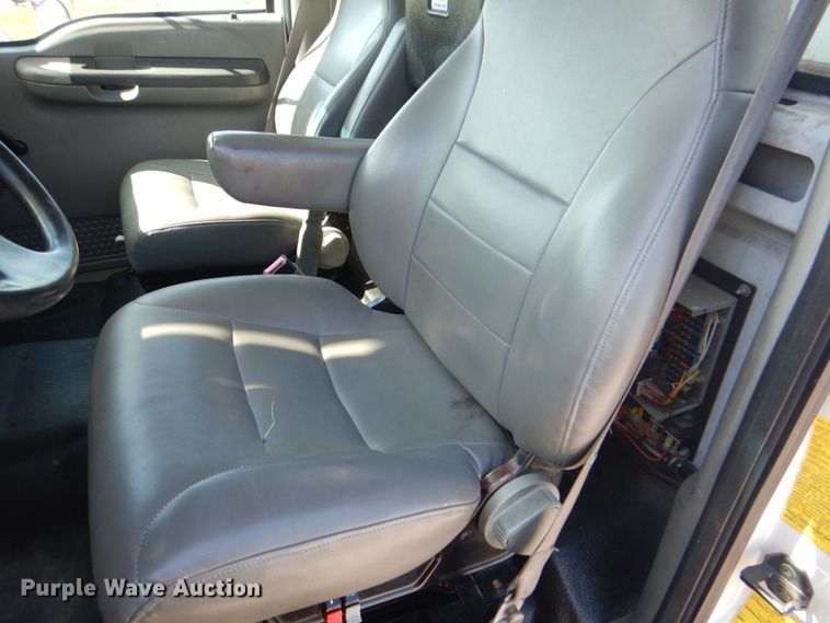 image for item HX9208 2006 Ford F750 Super Duty XL  bucket truck