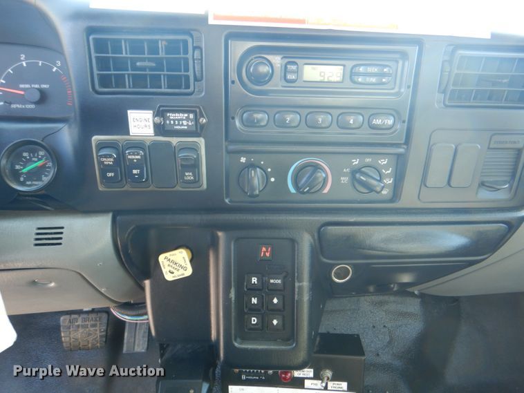 image for item HX9208 2006 Ford F750 Super Duty XL  bucket truck