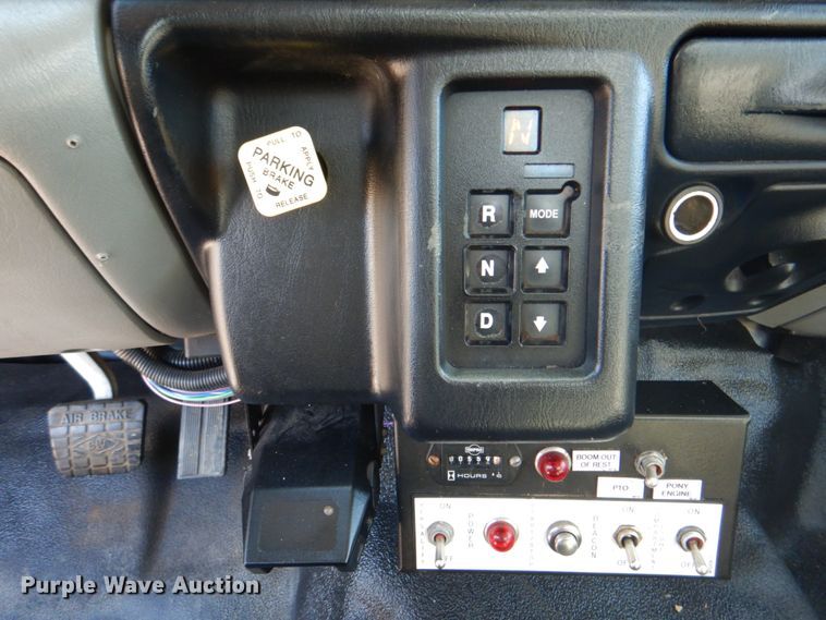 image for item HX9208 2006 Ford F750 Super Duty XL  bucket truck