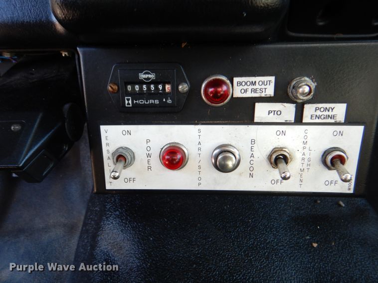 image for item HX9208 2006 Ford F750 Super Duty XL  bucket truck