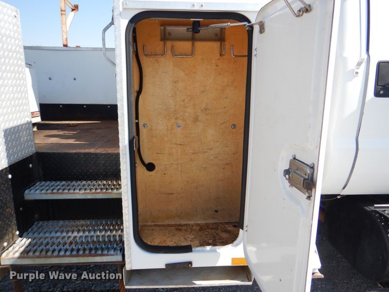 image for item HX9208 2006 Ford F750 Super Duty XL  bucket truck