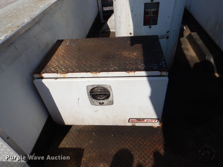 image for item HX9208 2006 Ford F750 Super Duty XL  bucket truck