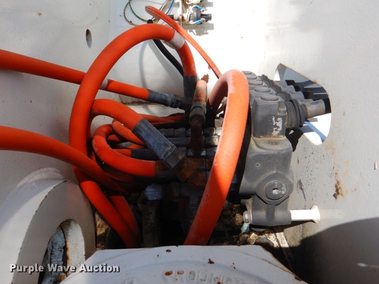 image for item HX9208 2006 Ford F750 Super Duty XL  bucket truck