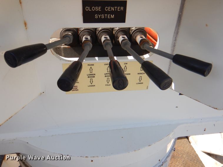 image for item HX9208 2006 Ford F750 Super Duty XL  bucket truck