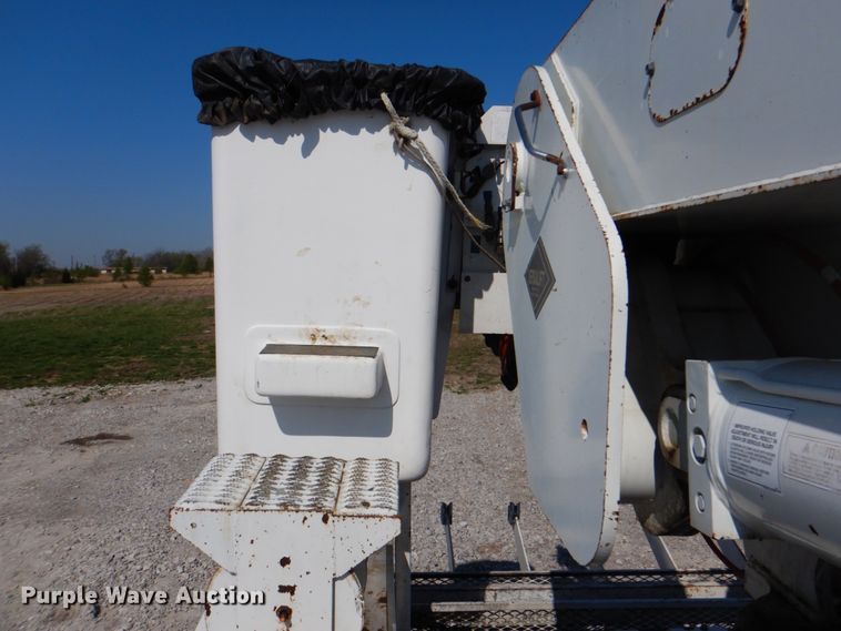 image for item HX9208 2006 Ford F750 Super Duty XL  bucket truck