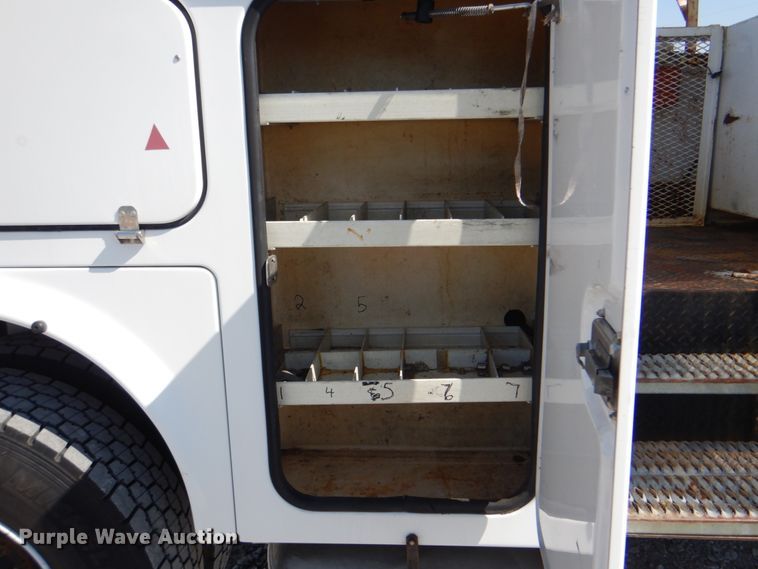 image for item HX9208 2006 Ford F750 Super Duty XL  bucket truck