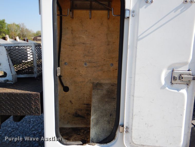 image for item HX9208 2006 Ford F750 Super Duty XL  bucket truck