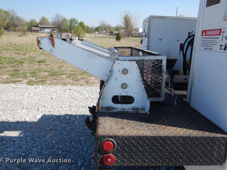 image for item HX9208 2006 Ford F750 Super Duty XL  bucket truck