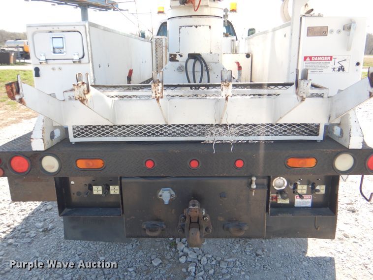 image for item HX9208 2006 Ford F750 Super Duty XL  bucket truck