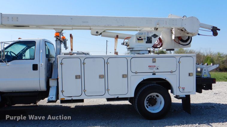 image for item HX9208 2006 Ford F750 Super Duty XL  bucket truck