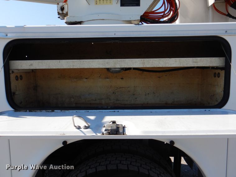 image for item HX9208 2006 Ford F750 Super Duty XL  bucket truck