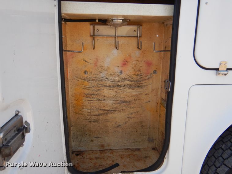 image for item HX9208 2006 Ford F750 Super Duty XL  bucket truck