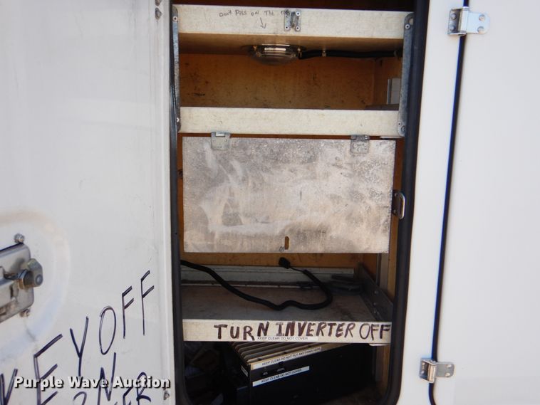 image for item HX9208 2006 Ford F750 Super Duty XL  bucket truck