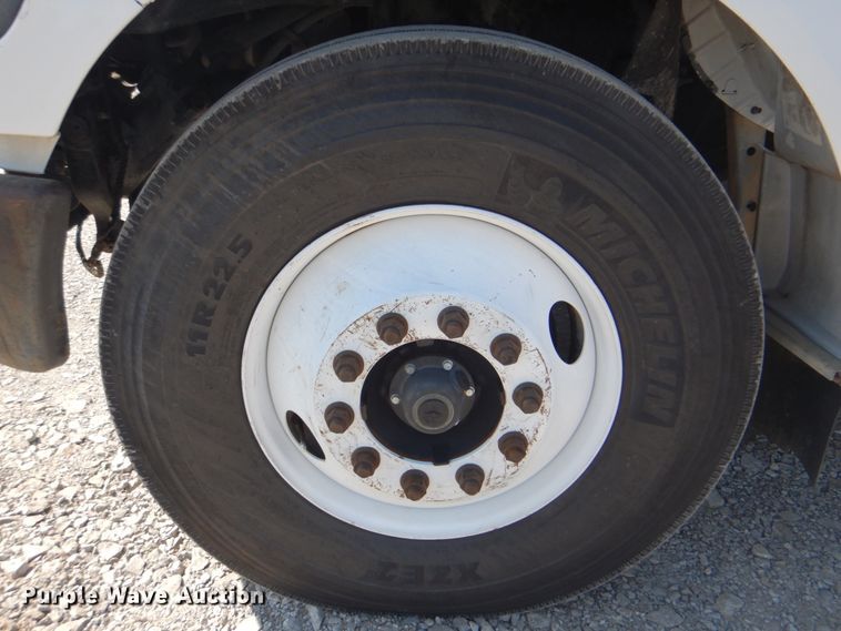 image for item HX9208 2006 Ford F750 Super Duty XL  bucket truck