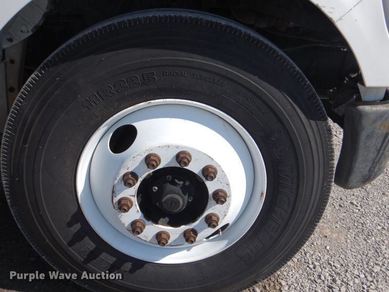 image for item HX9208 2006 Ford F750 Super Duty XL  bucket truck