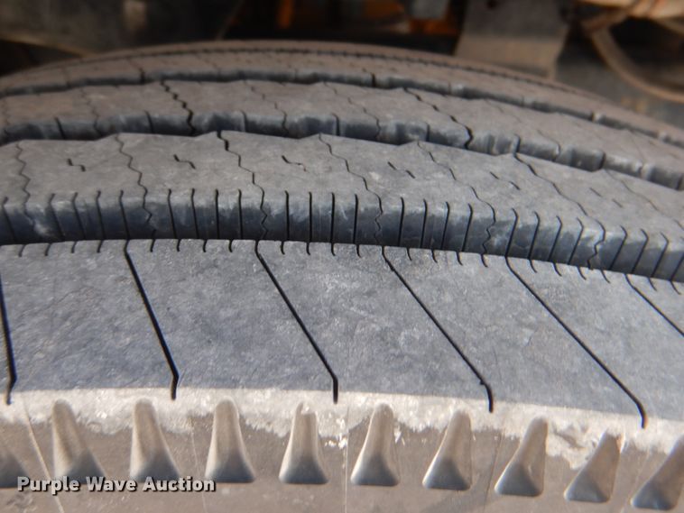 image for item HX9208 2006 Ford F750 Super Duty XL  bucket truck