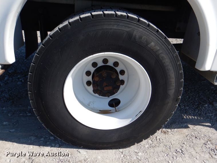 image for item HX9208 2006 Ford F750 Super Duty XL  bucket truck