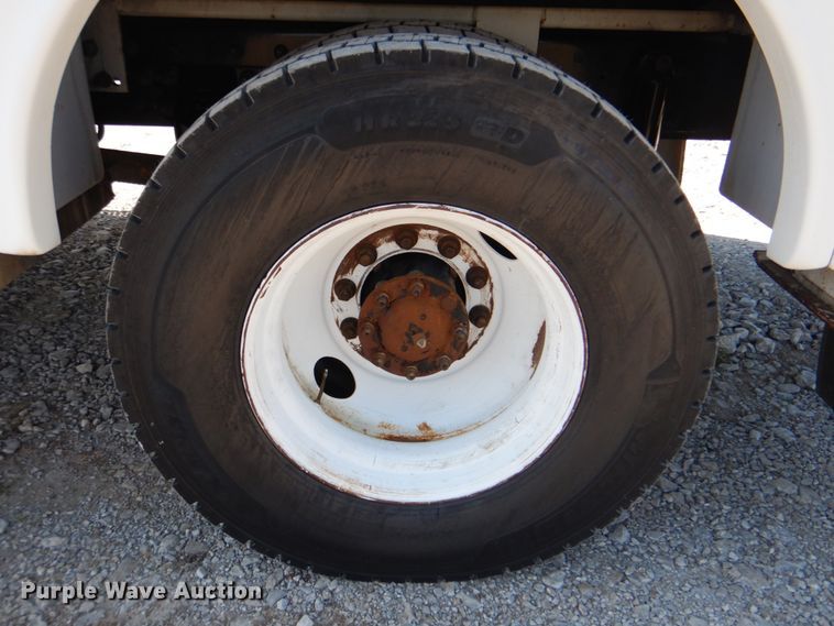 image for item HX9208 2006 Ford F750 Super Duty XL  bucket truck