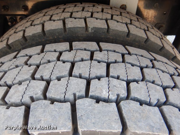 image for item HX9208 2006 Ford F750 Super Duty XL  bucket truck