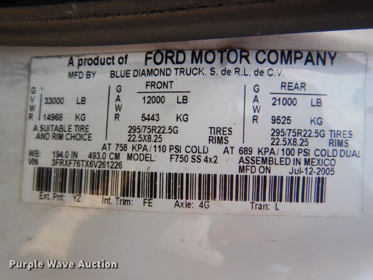 image for item HX9208 2006 Ford F750 Super Duty XL  bucket truck