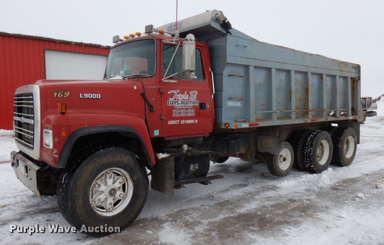 image for item HX9578 1994 Ford L9000  dump truck