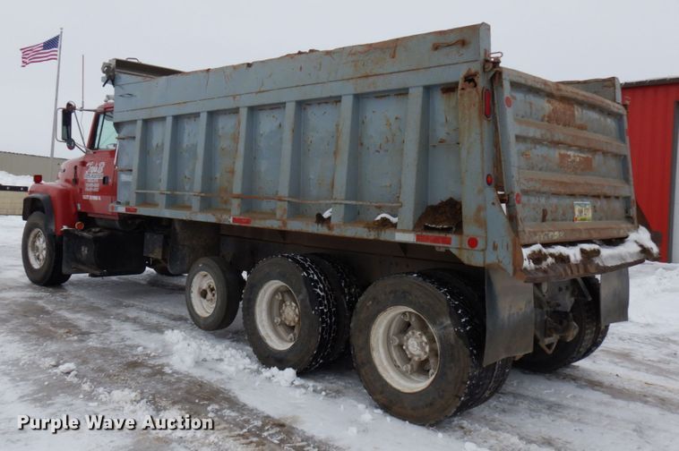image for item HX9578 1994 Ford L9000  dump truck