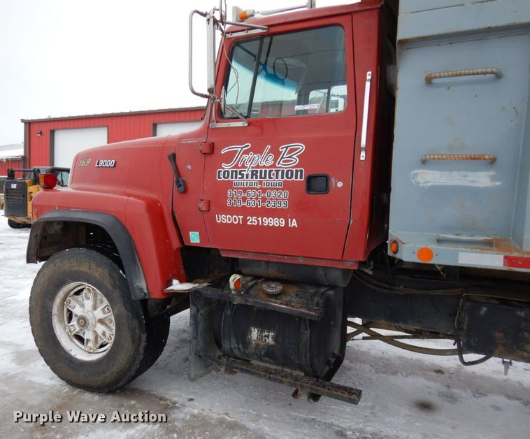 image for item HX9578 1994 Ford L9000  dump truck