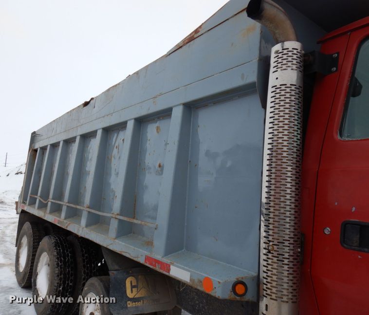 image for item HX9578 1994 Ford L9000  dump truck