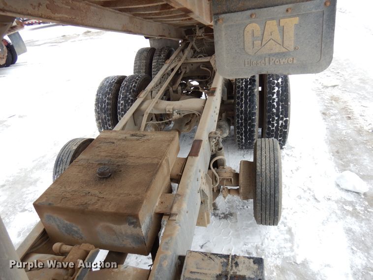 image for item HX9578 1994 Ford L9000  dump truck