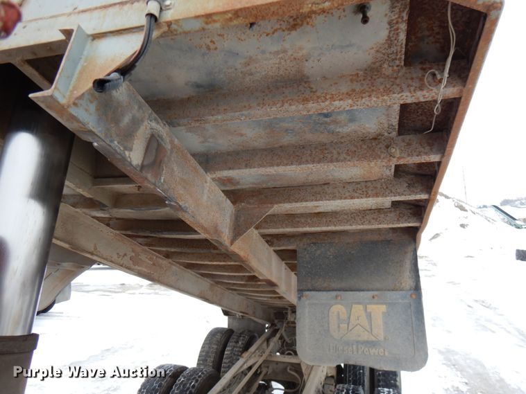 image for item HX9578 1994 Ford L9000  dump truck