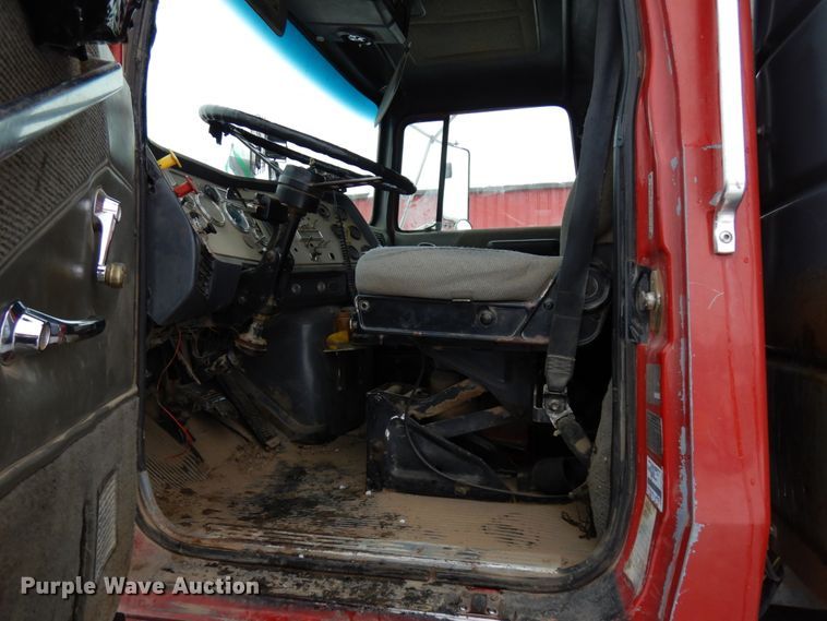 image for item HX9578 1994 Ford L9000  dump truck