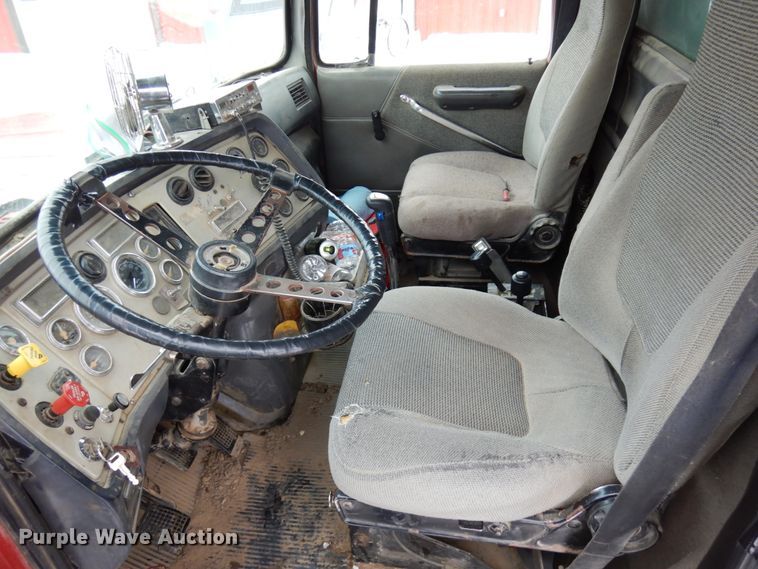 image for item HX9578 1994 Ford L9000  dump truck