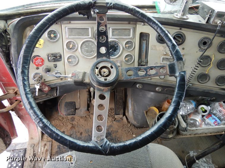 image for item HX9578 1994 Ford L9000  dump truck