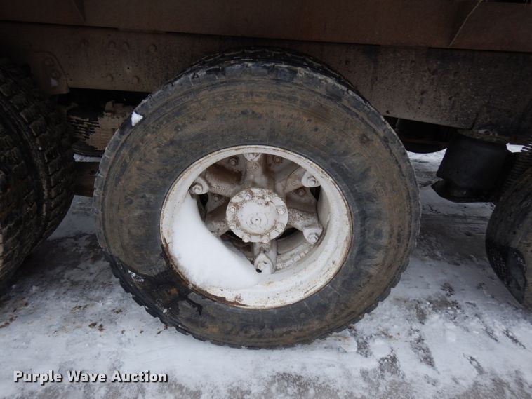 image for item HX9578 1994 Ford L9000  dump truck