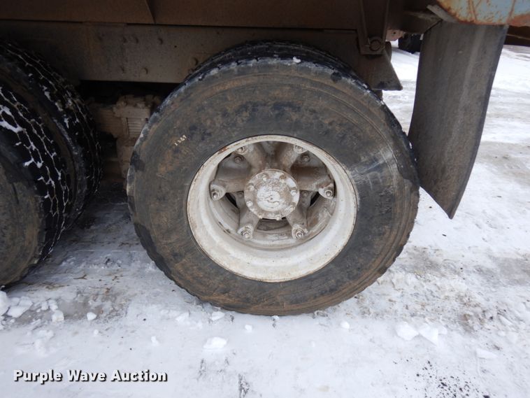 image for item HX9578 1994 Ford L9000  dump truck