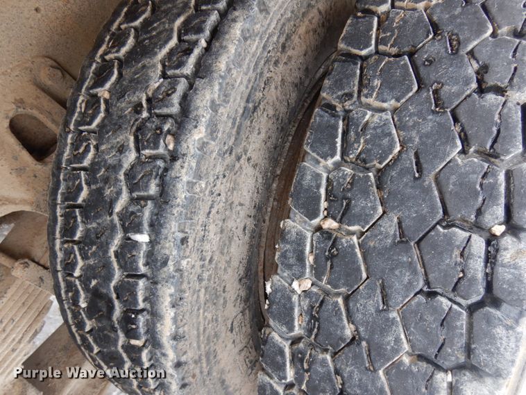 image for item HX9578 1994 Ford L9000  dump truck