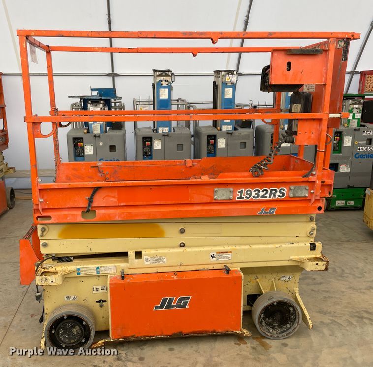 image for item II9342 2016 JLG 1932RS  scissor lift