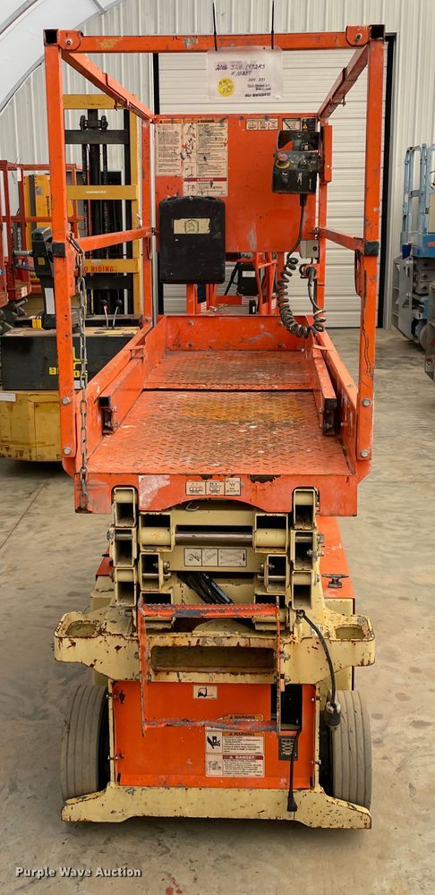 image for item II9342 2016 JLG 1932RS  scissor lift