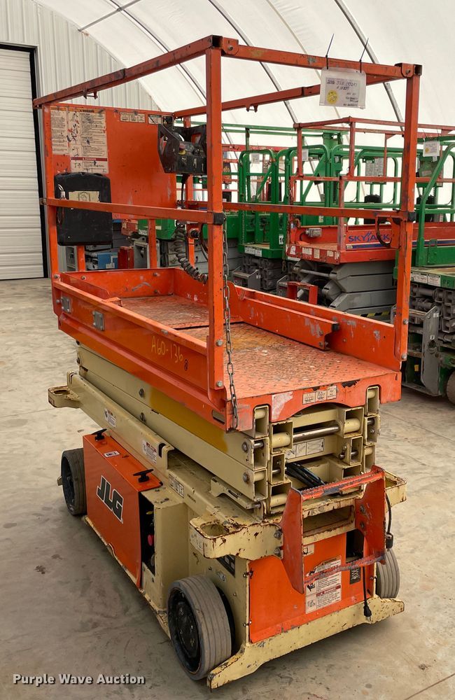 image for item II9342 2016 JLG 1932RS  scissor lift