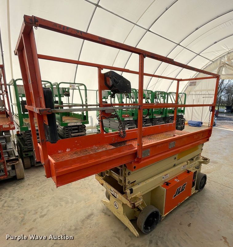 image for item II9342 2016 JLG 1932RS  scissor lift