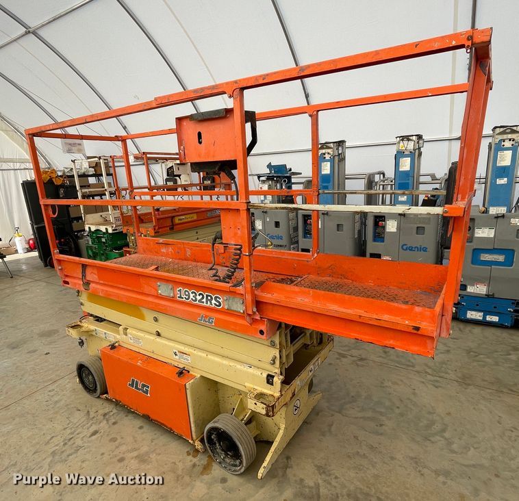 image for item II9342 2016 JLG 1932RS  scissor lift