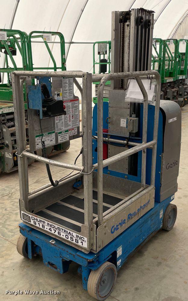 image for item II9384 2007 Genie GR20  vertical lift