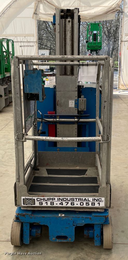image for item II9384 2007 Genie GR20  vertical lift