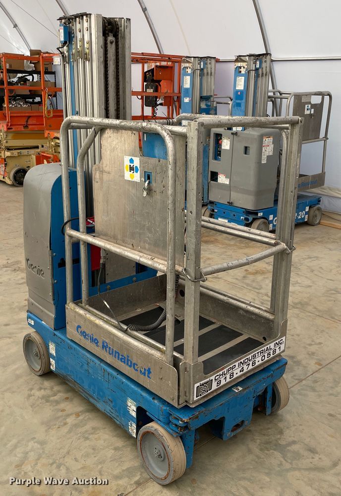 image for item II9384 2007 Genie GR20  vertical lift
