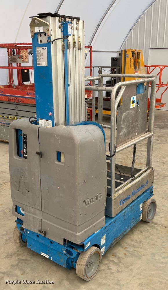 image for item II9384 2007 Genie GR20  vertical lift