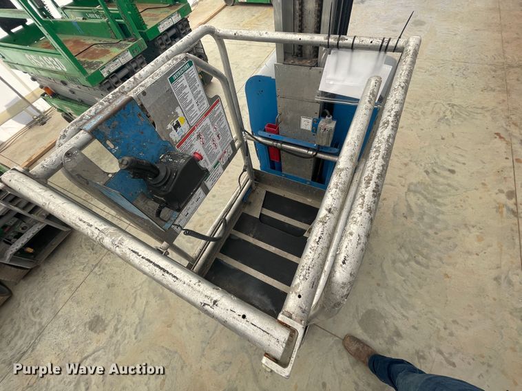 image for item II9384 2007 Genie GR20  vertical lift