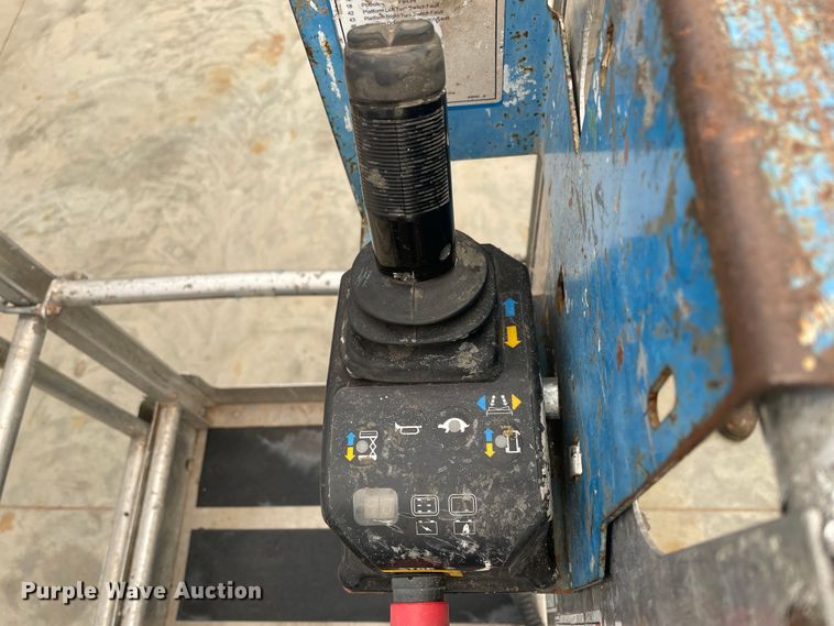 image for item II9384 2007 Genie GR20  vertical lift