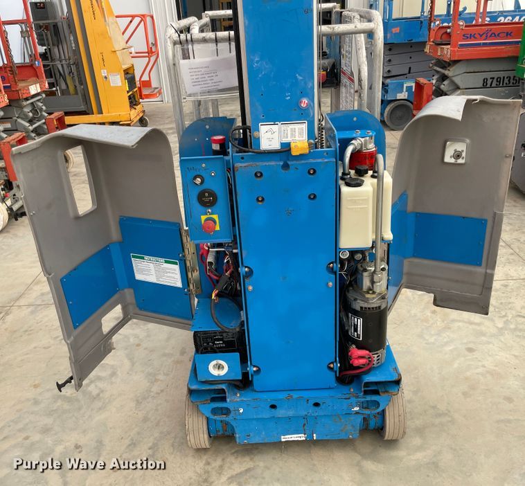 image for item II9384 2007 Genie GR20  vertical lift